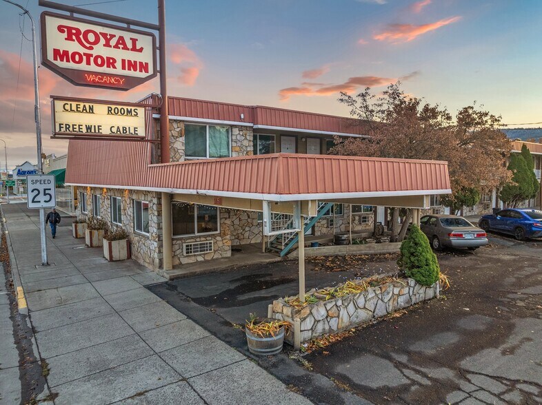 More Photos Of 1510 Adams Ave, La Grande Hotel For Sale