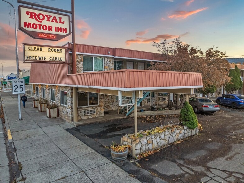 More Photos Of 1510 Adams Ave, La Grande Hotel For Sale