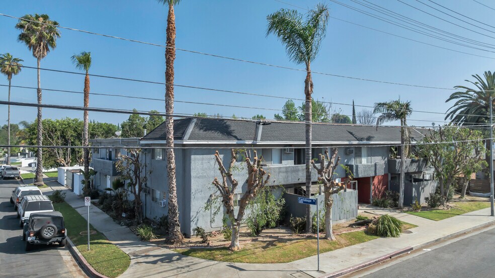 More Photos Of 13825 Vanowen St, Van Nuys Apartments For Sale
