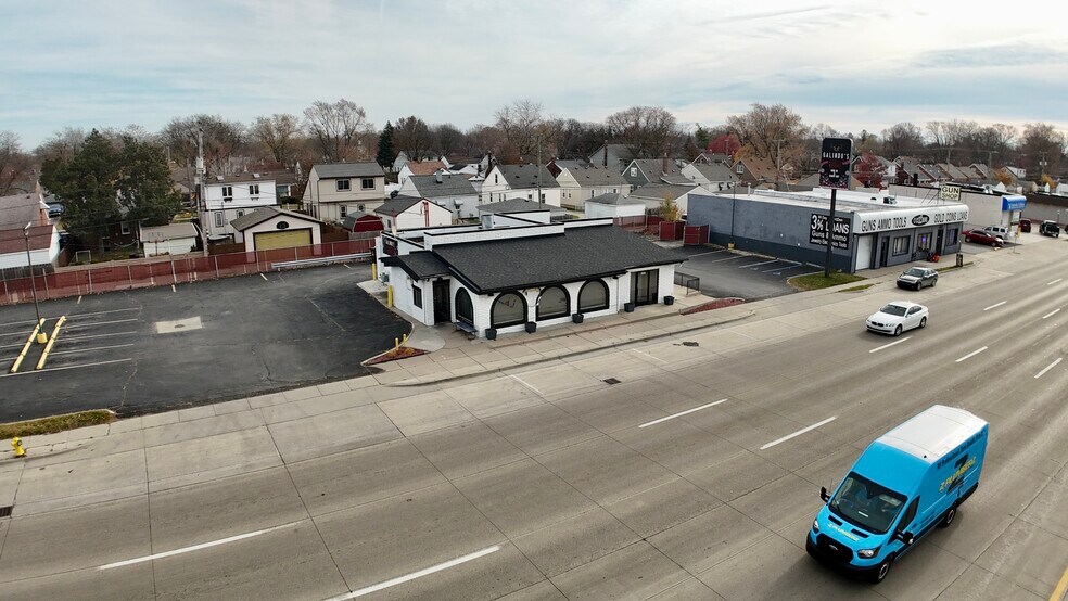 Primary Photo Of 1297 Fort St, Wyandotte Restaurant For Sale