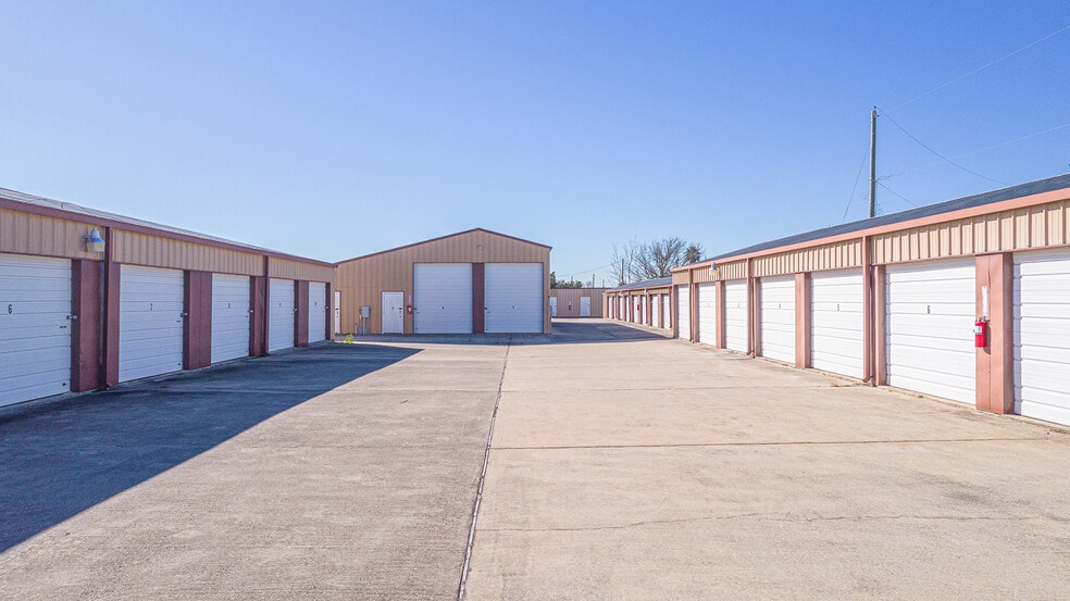 More Photos Of 207 27th St, San Leon Self Storage For Sale