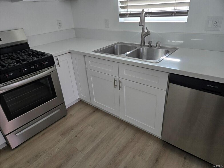 More Photos Of 1484 N Clybourn Ave, Burbank Apartments For Sale