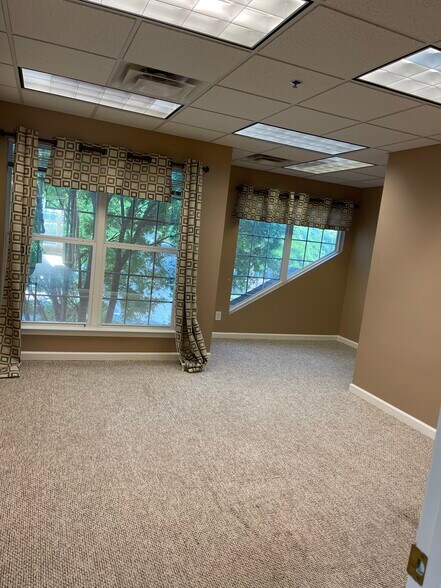 More Photos Of 3745 Cherokee St, Kennesaw Loft Creative Space For Lease