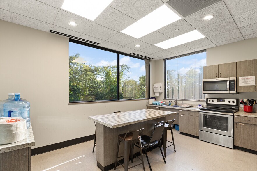 More Photos Of 55 Tozer Rd, Beverly Office For Lease
