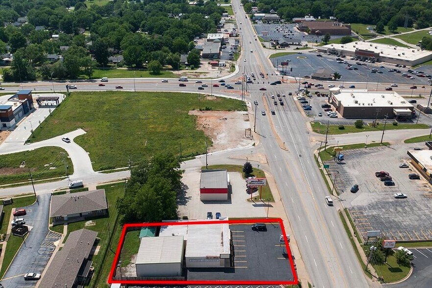 More Photos Of 1430 W Kearney St, Springfield Freestanding For Sale