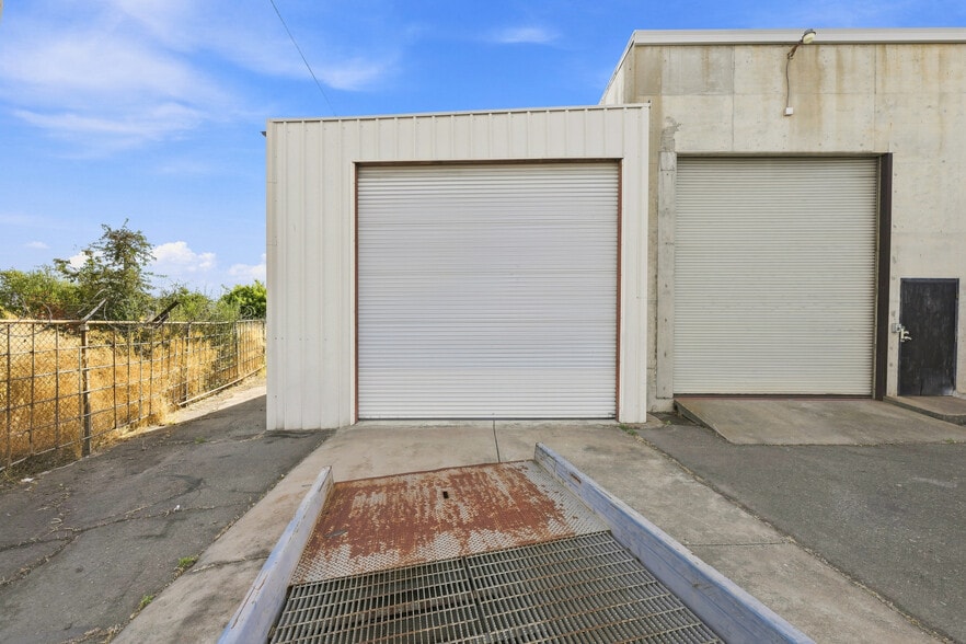 More Photos Of 905-909 Fee Dr, Sacramento Service For Sale