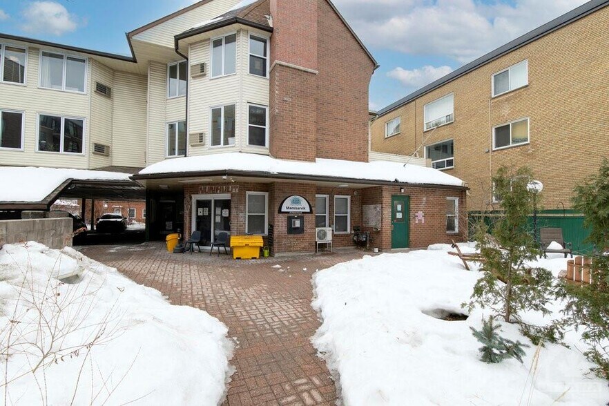 More Photos Of 25 Rosemount Av, Ottawa Assisted Living For Lease
