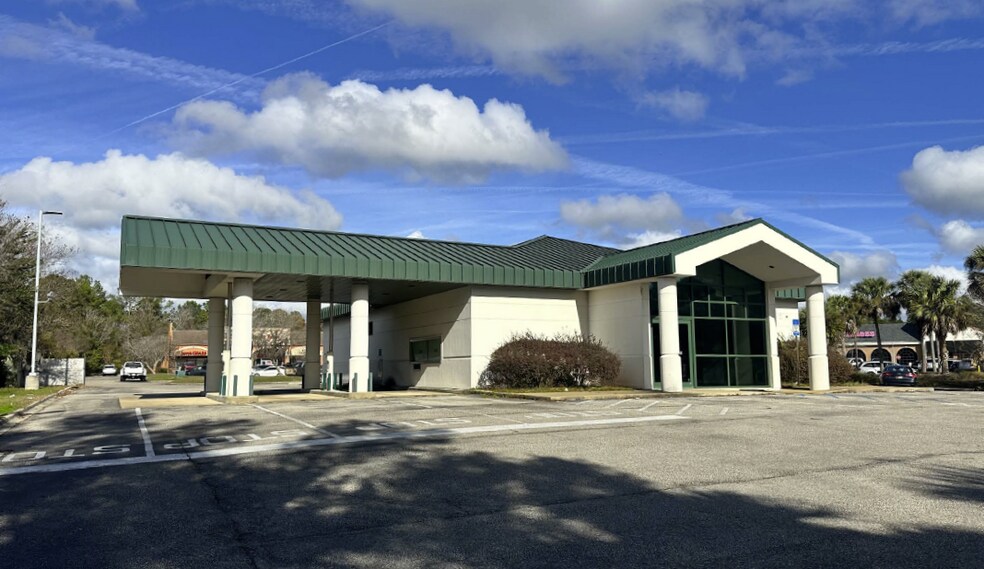 Primary Photo Of 2906 Kerry Forest Pky, Tallahassee Bank For Lease