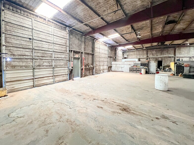More Photos Of 300 W 61st St, Odessa Industrial For Sale