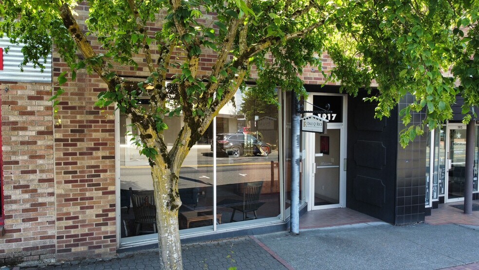 More Photos Of 1915-1917 Main St, Vancouver Storefront For Lease