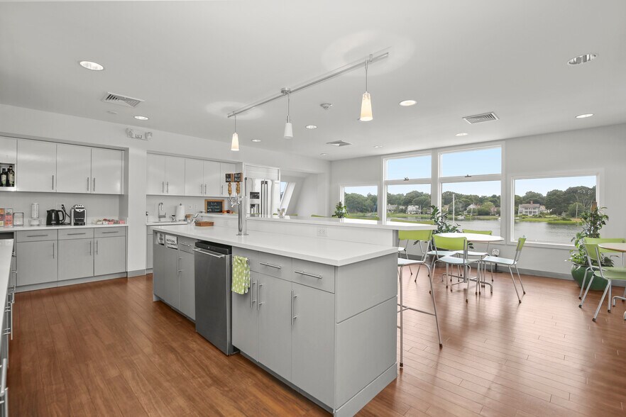 More Photos Of 105 Rowayton Ave, Norwalk Office For Lease