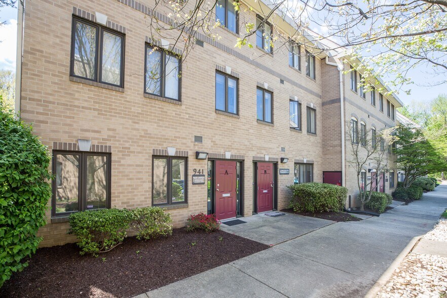 More Photos Of 931-947 Russell Ave, Gaithersburg Medical For Lease