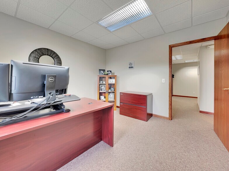 More Photos Of 808 4th St NE, Hampton Office For Sale