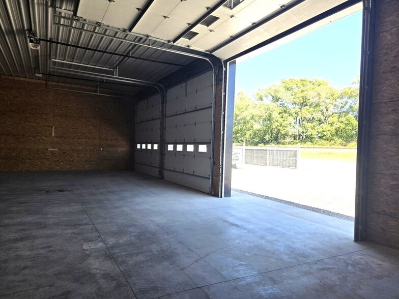 More Photos Of 1440 Washington Ave, Terre Haute Flex For Lease