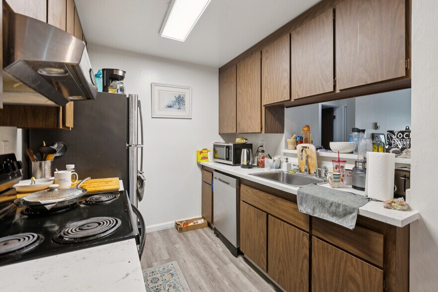 More Photos Of 1411 Oxford St, Redwood City Apartments For Sale