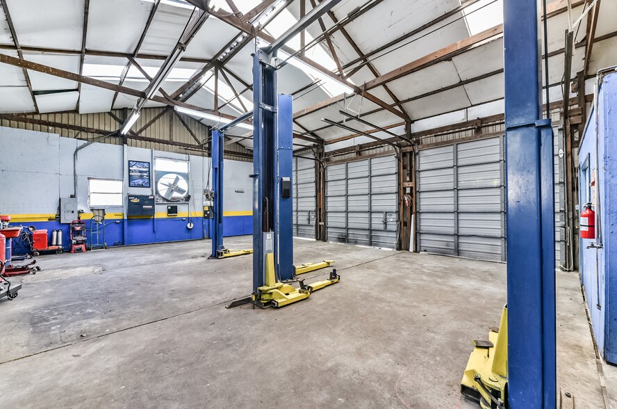 More Photos Of 2745 Wagon Trail Rd, Pearland Auto Repair For Sale