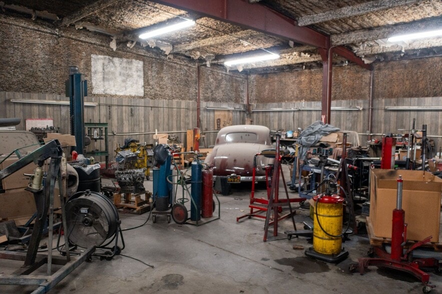 More Photos Of 145 W Oasis Rd, Palm Springs Service For Sale