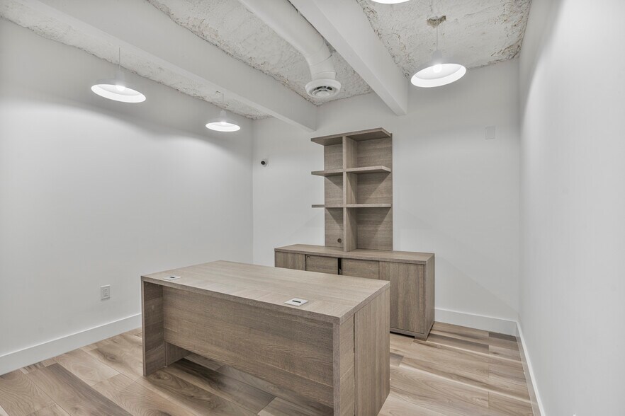 More Photos Of 2075-2129 W 76th St, Hialeah Showroom For Lease