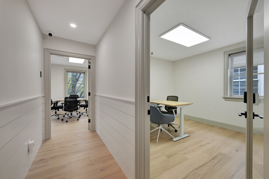 More Photos Of 53-55 Newtown Ln, East Hampton Storefront Retail Residential For Sale