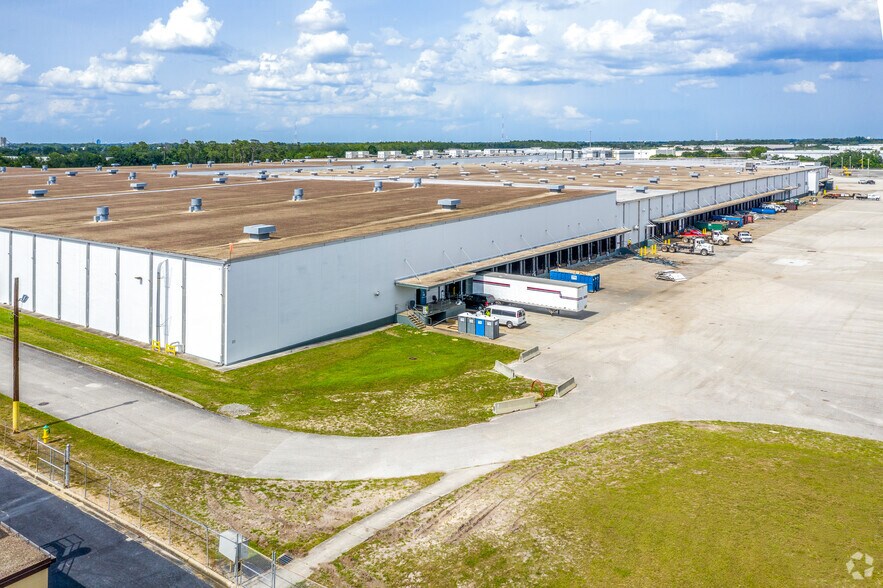 Primary Photo Of 4401 Seaboard Rd, Orlando Warehouse For Lease