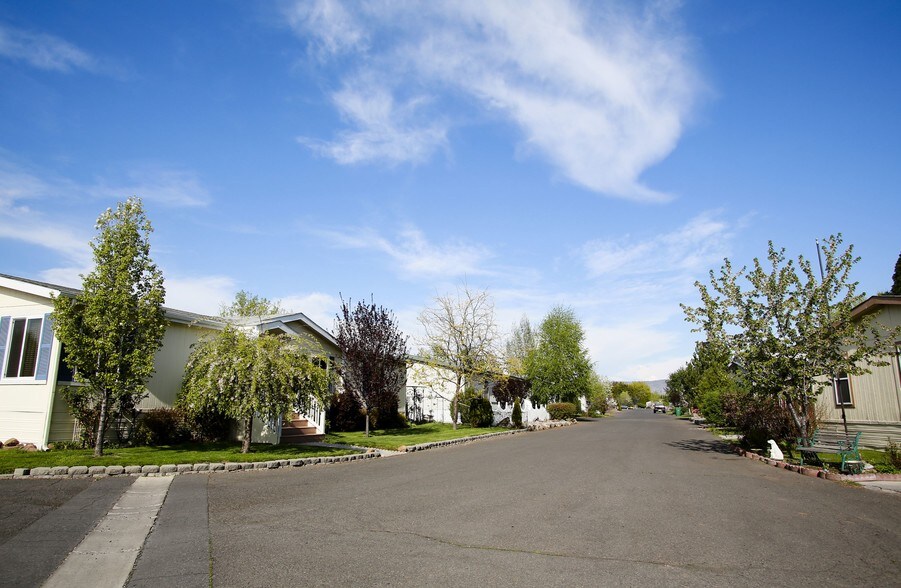 More Photos Of 4647 Winter Ave, Klamath Falls Manufactured Housing Mobile Home Park For Sale