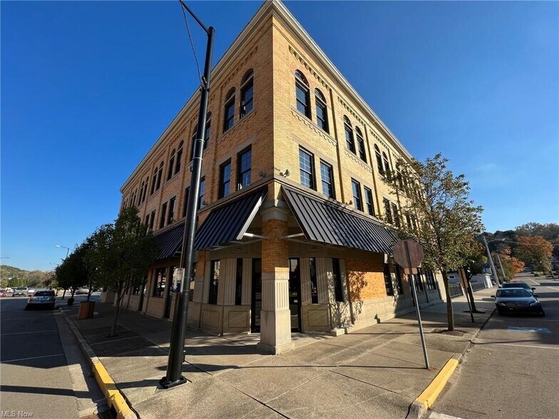 More Photos Of 212 E 3rd St, Uhrichsville Storefront Retail Office For Lease