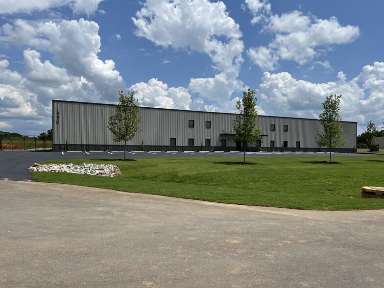 Primary Photo Of 1220 Commerce Dr, Madison Warehouse For Lease