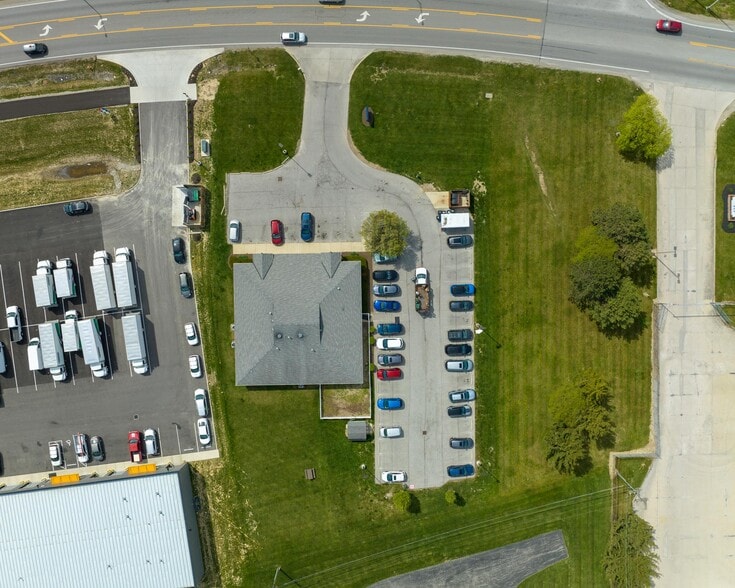 More Photos Of 5230 Renner Rd, Columbus Veterinarian Kennel For Sale