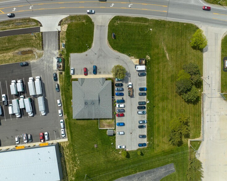 More Photos Of 5230 Renner Rd, Columbus Veterinarian Kennel For Sale