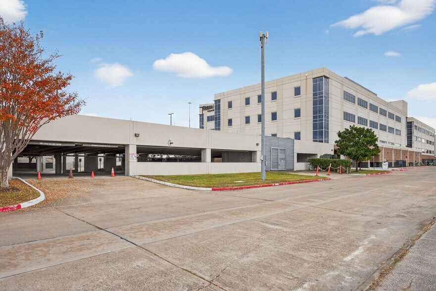 More Photos Of 5420 West Loop S, Bellaire Medical For Lease