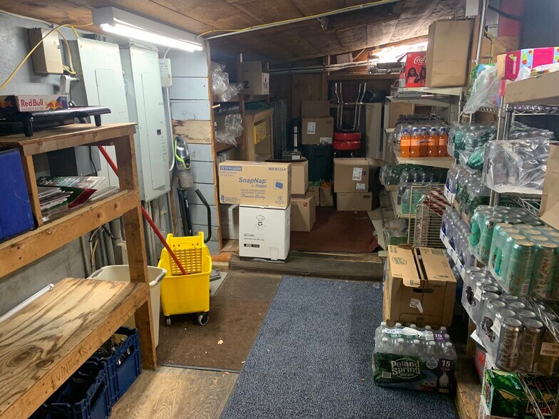 More Photos Of 157 Summer St, Kennebunk Convenience Store For Sale