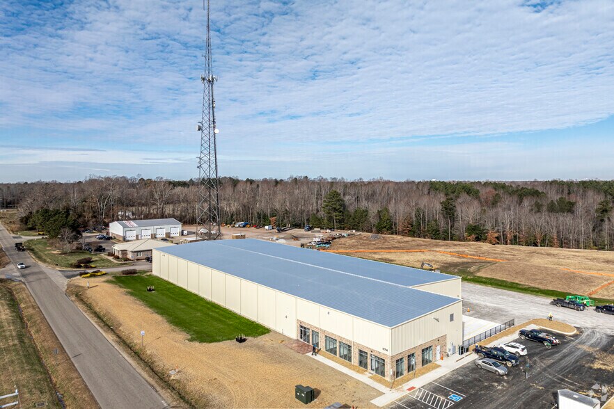 More Photos Of 137 Industrial Blvd, Toano Warehouse For Lease