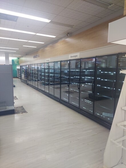 More Photos Of 366 George St, New Brunswick Drugstore For Lease