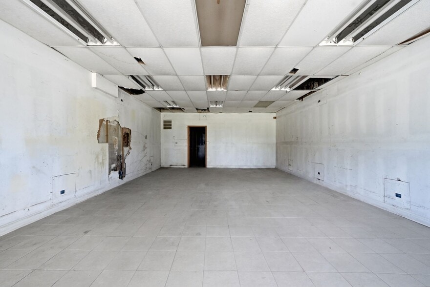 More Photos Of 7100 Morgan St, Chicago Storefront For Sale