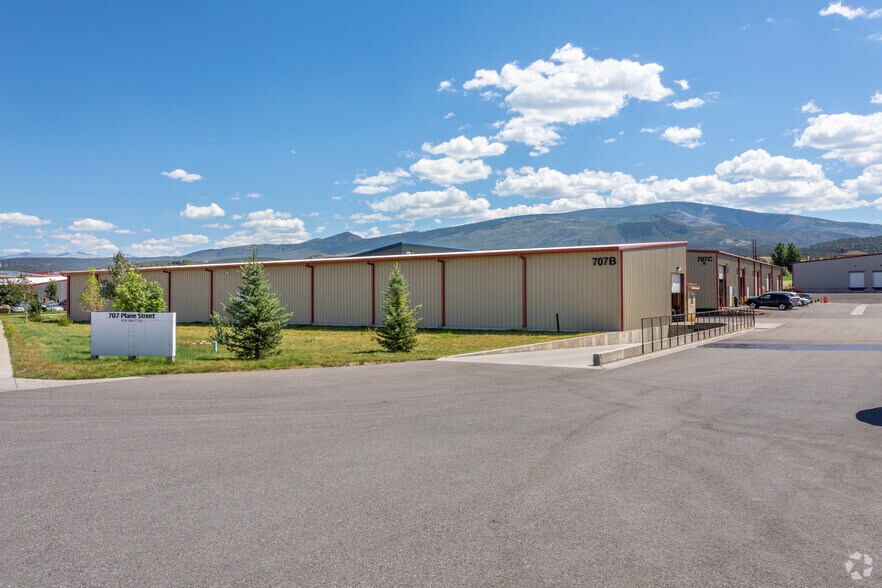 More Photos Of 707 Plane St, Gypsum Warehouse For Sale