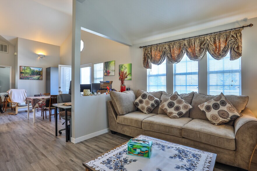 More Photos Of 306 E Foothill Blvd, Glendora Apartments For Sale