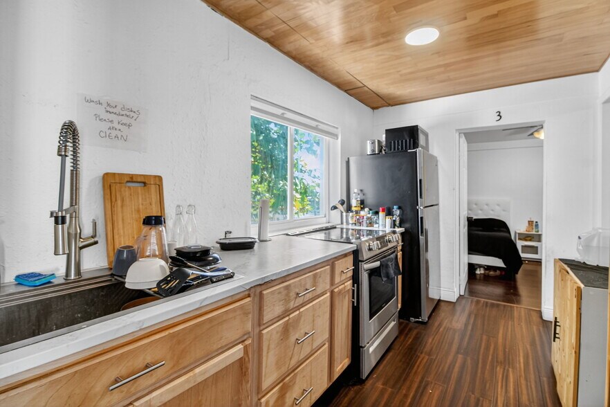 More Photos Of 1680 NW 22nd Ct, Miami Multifamily For Sale