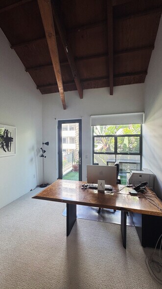 More Photos Of 1046 Princeton Dr, Venice Loft Creative Space For Sale