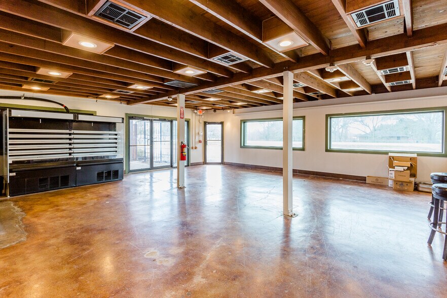 More Photos Of 15407 Highway 36, Needville Restaurant For Sale