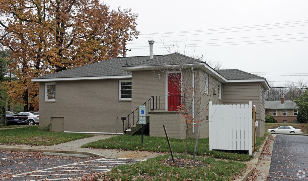 More Photos Of 3112 N Parham Rd, Richmond Medical For Lease