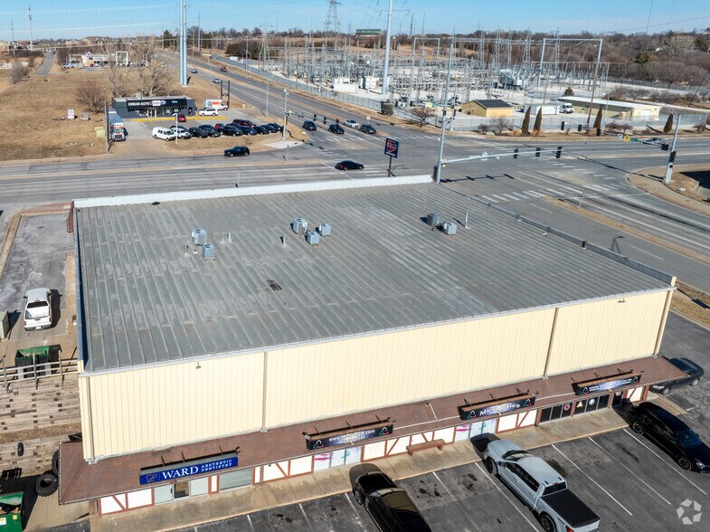 More Photos Of 10801 Blondo St, Omaha General Retail For Lease