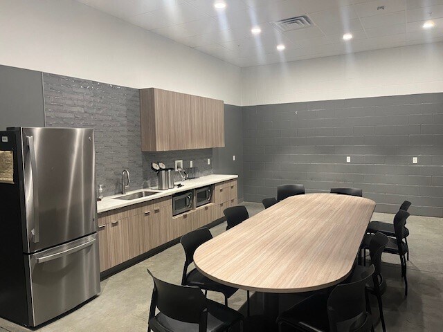 More Photos Of 4815 Crackersport Rd, Allentown Warehouse For Lease