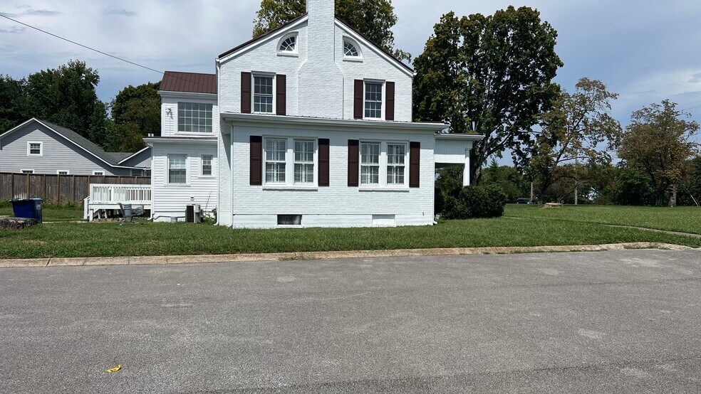 More Photos Of 1202 SE Broad St, Murfreesboro Office Residential For Lease