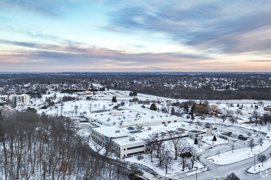 More Photos Of 5400 S 60TH St, Greendale Flex For Lease