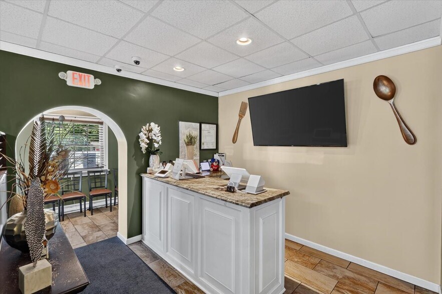 More Photos Of 11 E Pattagansett Rd, Niantic Restaurant For Sale