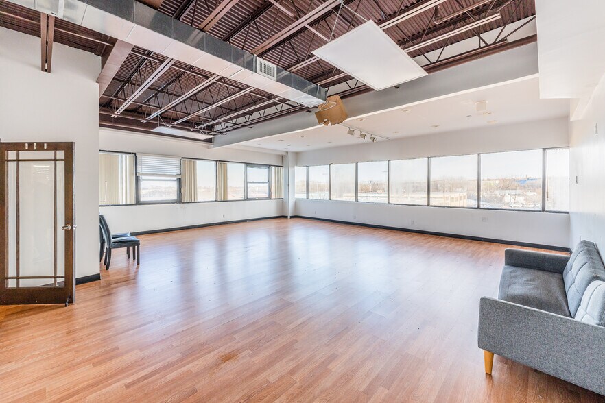 More Photos Of 12909 26th Ave, Flushing Office For Sale