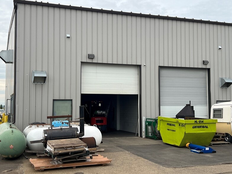 More Photos Of 7609 Sparrow Dr, Leduc Warehouse For Sale