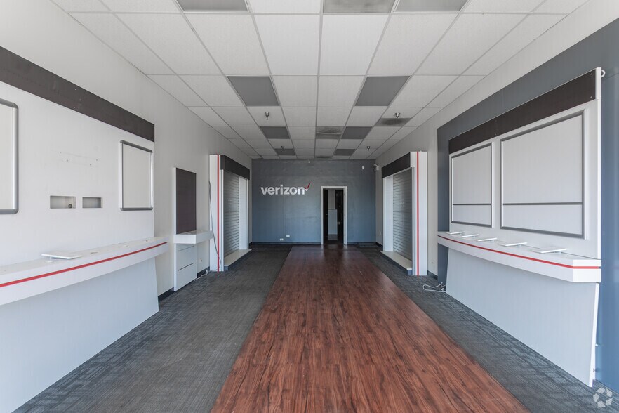 More Photos Of 1501-1527 W North Ave, Melrose Park Unknown For Lease