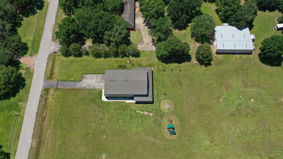 More Photos Of 10711 Hidden Lake Ln, Richmond Distribution For Sale