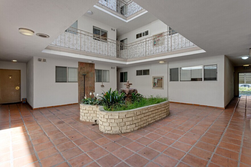 More Photos Of 1030 N Orange Grove Ave, Los Angeles Apartments For Sale